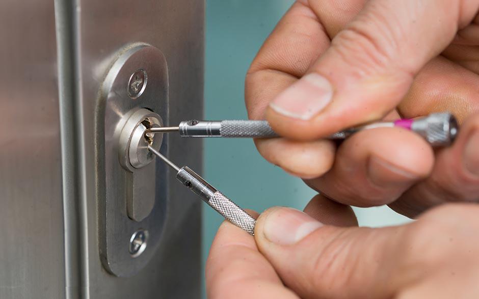 tâches spécifiques serrure porte blindee Montrouge